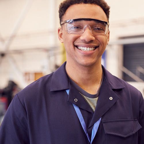 Mais de uma década oferecendo cursos profissionalizantes, são 290 jovens já formados.